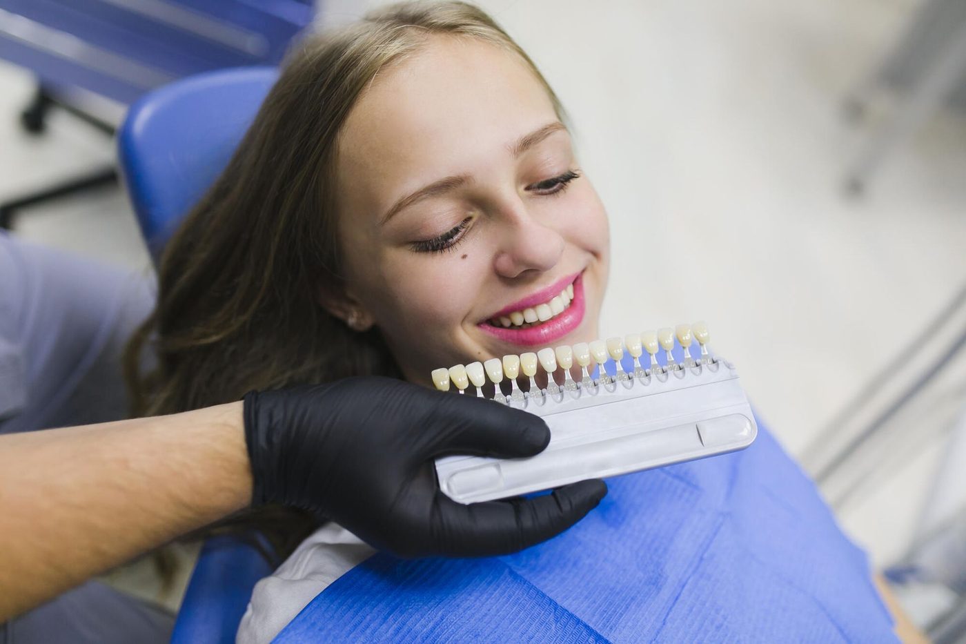 Do Porcelain Veneers Stain? A Cosmetic Dentist in Tustin, CA Answers